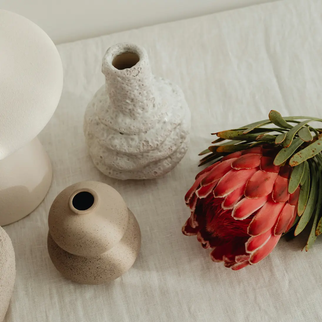 karolina-grabowska-QB27a_7JRYY-unsplash Ceramic vase