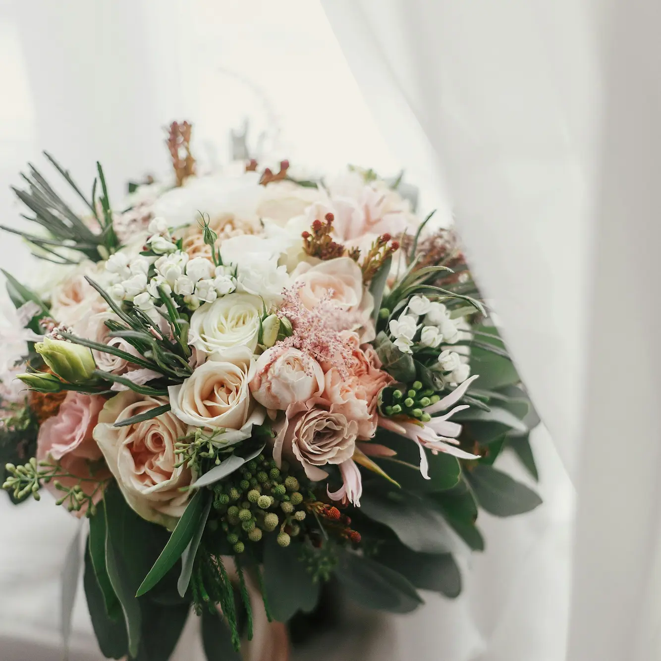 getty-images-Oos6YVYLlrs-unsplash (2) bouquet of seasonal flowers